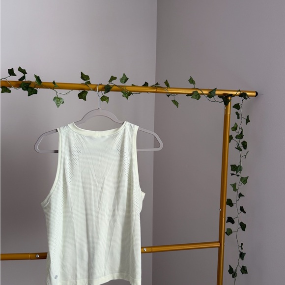 💜 Lululemon Breathable Mesh Tank - Picture 4 of 6